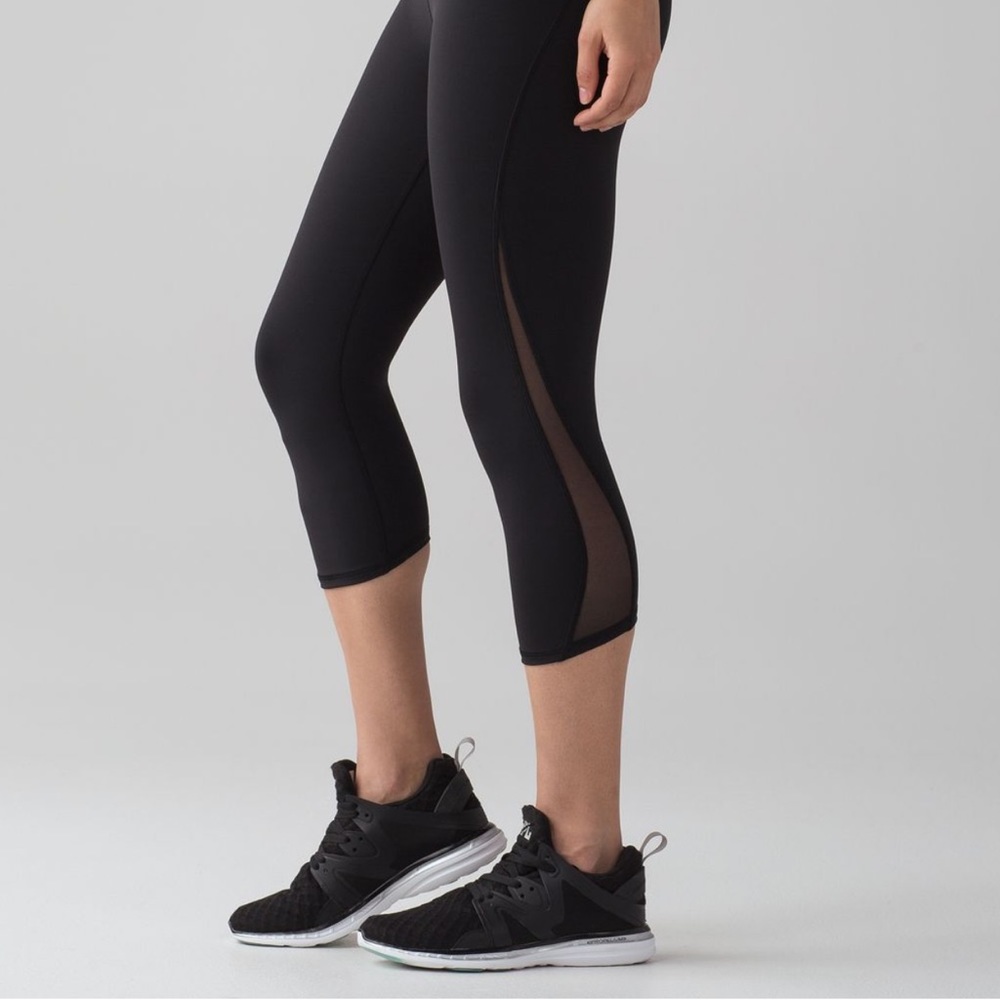 LuLuLemon Train Times Cropped Leggings 17”
